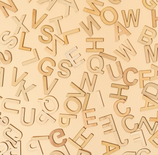 Alphabete aus Holz